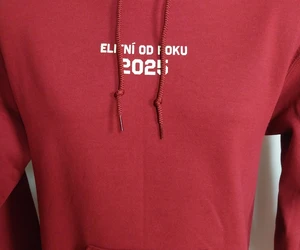 Příklad minimalistického potisku na přední straně