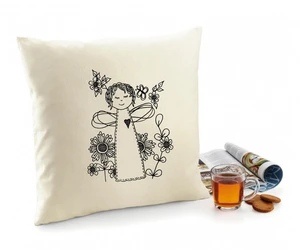 Originální dekorační polštář z přírodní bavlny s motivem, který si můžete přizpůsobit podle sebe. Ideální dárek pro spolužáky, učitele nebo kamarády – s vlastním potiskem jména či kresby.