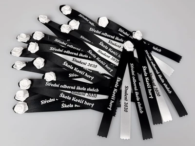 Potisk stužek pro školy